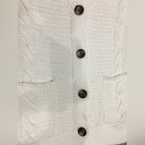 Abound. Oversized boyfriend cardigan. Knit. Cream. V-neck. Small. - Picture 6 of 9